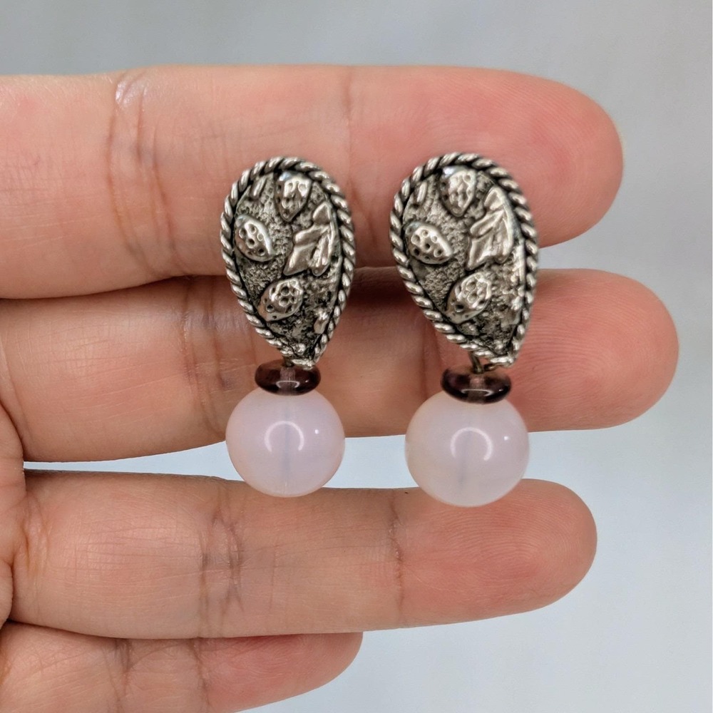 Vintage Clip On Earrings Antique Silver Leaf Opalescent Glass Bead 1.25" - Picture 2 of 5